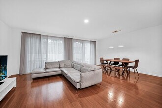 21385 Marina Cove Cir in Miami, FL - Building Photo - Building Photo