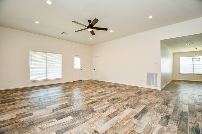 property at 835 Victoria Lakes Dr