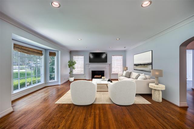 property at 2731 Lovers Ln