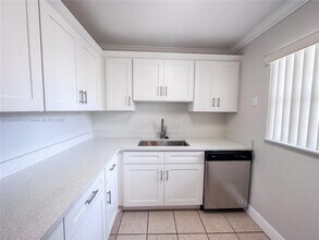 7745 SW 86th St in Miami, FL - Building Photo - Building Photo