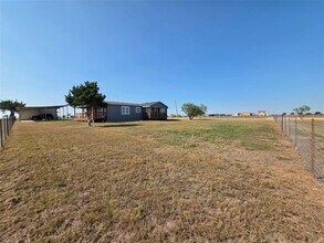 14412 Graef Rd in Creedmoor, TX - Building Photo - Building Photo