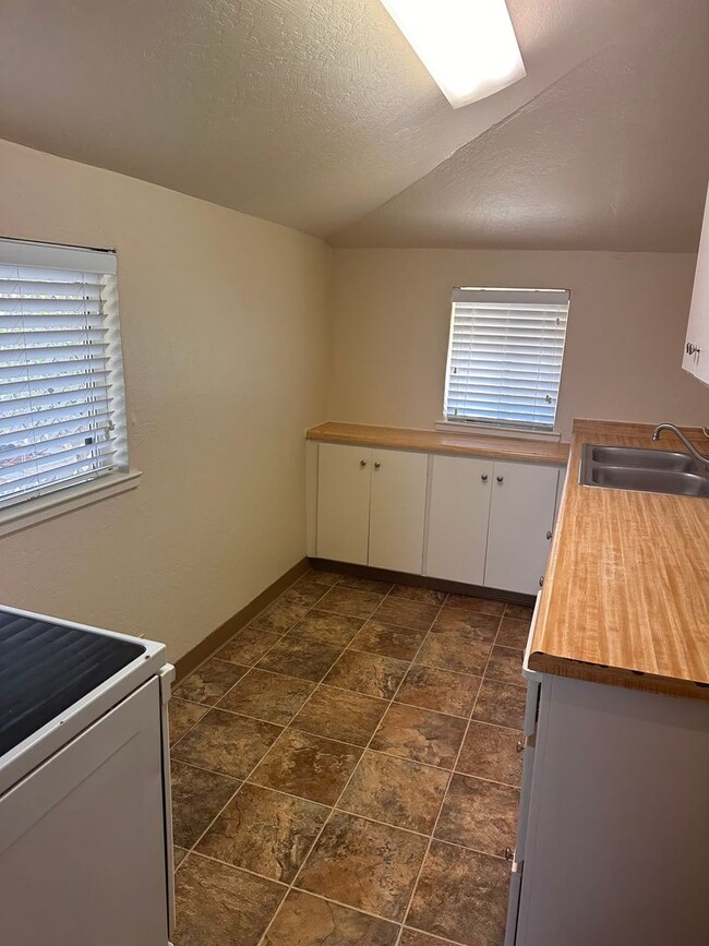 property at 4124 E Zeering Rd