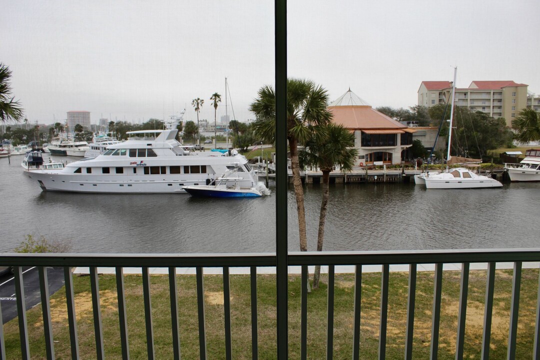 715 S Beach St in Daytona Beach, FL - Building Photo