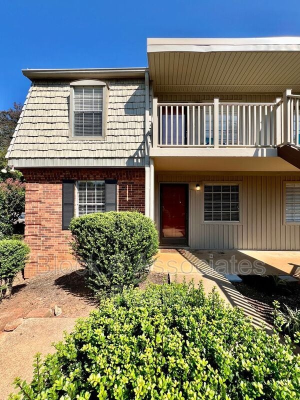 3826 Country Club Rd in Winston-Salem, NC - Foto de edificio - Building Photo