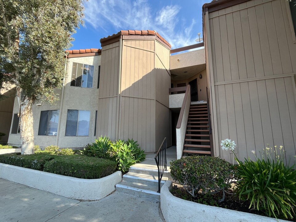 1766 Sinaloa Rd in Simi Valley, CA - Foto de edificio