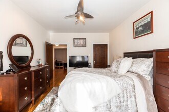 2324 E 69th St, Unit 2 in Chicago, IL - Foto de edificio - Building Photo