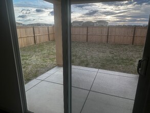 5937 Littlestone St in Sacramento, CA - Foto de edificio - Building Photo