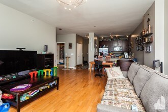 100 E 14th St in Chicago, IL - Building Photo - Building Photo