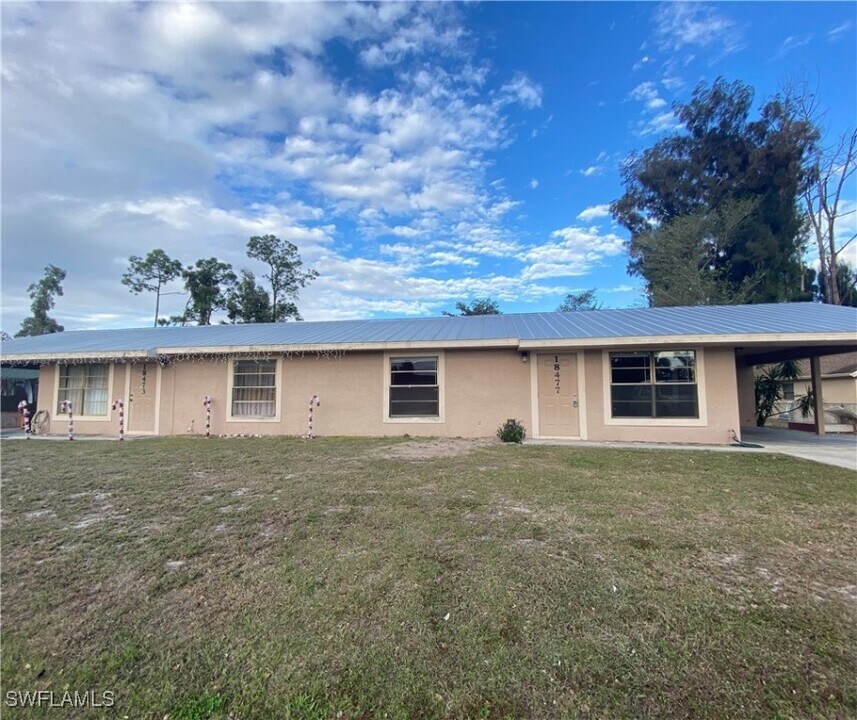 18477 Iris Rd in Ft. Myers, FL - Building Photo