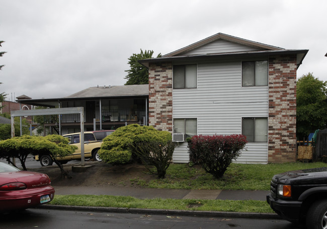 3541 SE Yamhill St in Portland, OR - Building Photo - Building Photo