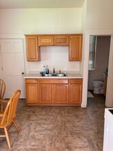 308 W Washington Ave, Unit 2 in Fairfield, IA - Building Photo - Building Photo