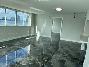 18000 N Bay Rd, Unit 602 in Sunny Isles Beach, FL - Foto de edificio - Building Photo