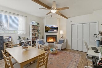 3144 N Southport Ave, Unit CH2 in Chicago, IL - Building Photo - Building Photo