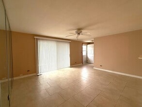 933 Sagamore Dr in Schaumburg, IL - Building Photo - Building Photo