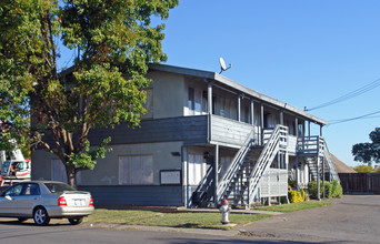 105 Globe Ave in Sacramento, CA - Foto de edificio - Building Photo