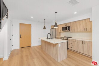 12702 Pacific Ave in Los Angeles, CA - Building Photo - Building Photo