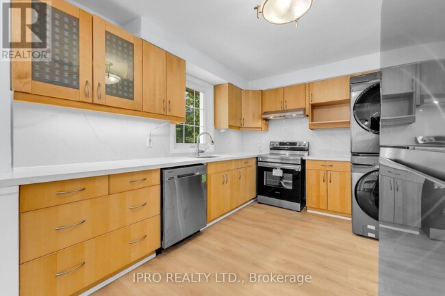 586 Pinegrove Rd