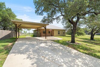 300 Knights Row in Cottonwood Shores, TX - Building Photo - Building Photo
