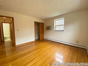 282 Grove St, Unit 7 in Newton, MA - Foto de edificio - Building Photo
