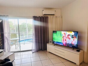 1560 NE 127th St in North Miami, FL - Building Photo - Building Photo