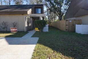 8287 Pineverde Ln in Jacksonville, FL - Building Photo