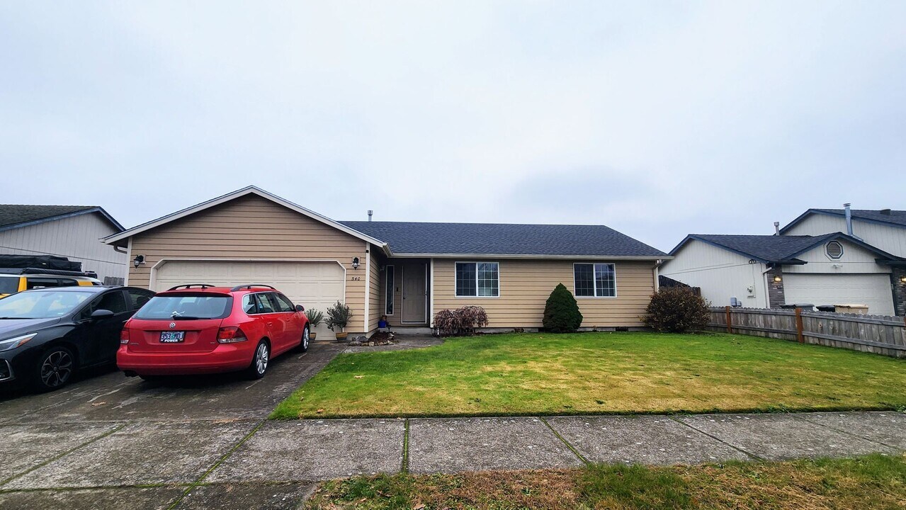 340 Violet St in Lebanon, OR - Building Photo
