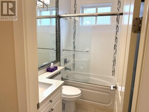 9XXX Oakmond Rd in Richmond, BC - Building Photo - Building Photo