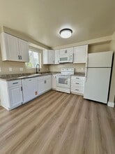 1890 SW Timber Ave in Redmond, OR - Building Photo - Building Photo