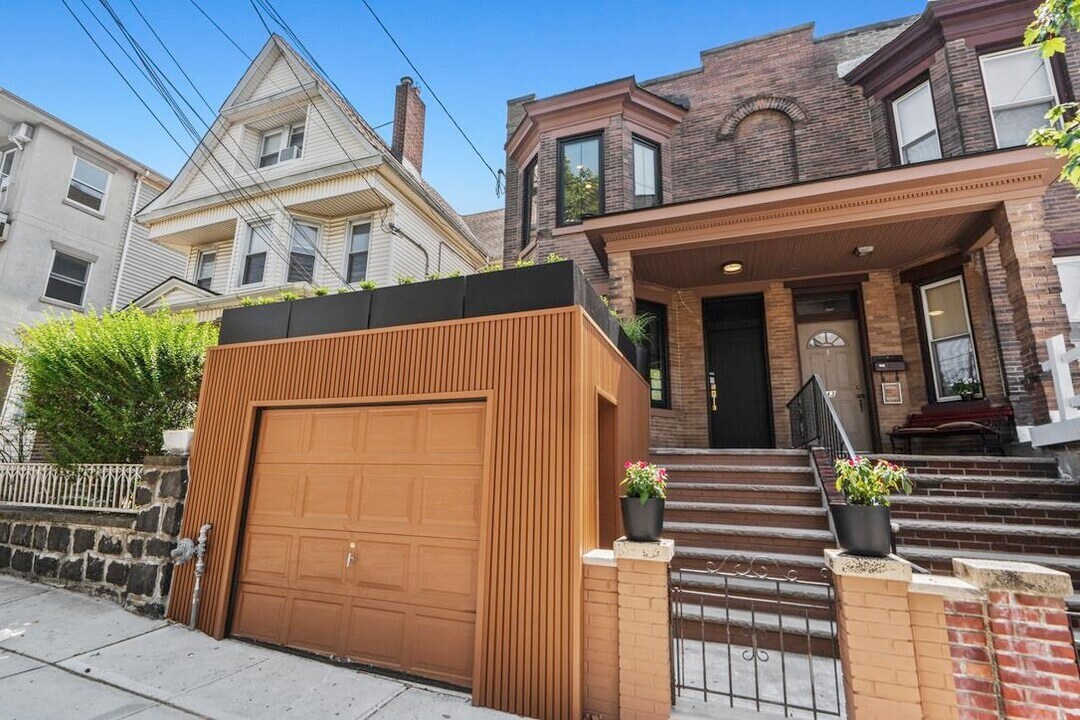 41 47th St in Weehawken, NJ - Building Photo