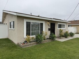 15558 Cornuta Ave in Bellflower, CA - Building Photo