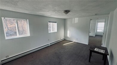 968 Plainfield St in Johnston, RI - Building Photo - Building Photo