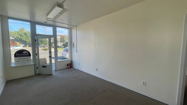 6207-6215 MacArthur Blvd in Oakland, CA - Building Photo - Building Photo