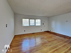 904 Ferndale Cir NE in Renton, WA - Building Photo - Building Photo