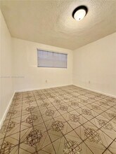 958 E 21st St in Hialeah, FL - Building Photo - Building Photo