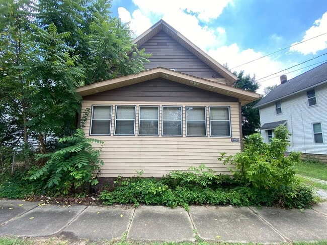 property at 1292 W Wilbeth Rd