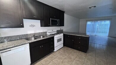 1116 Evelyn Ln in Sacramento, CA - Building Photo - Building Photo