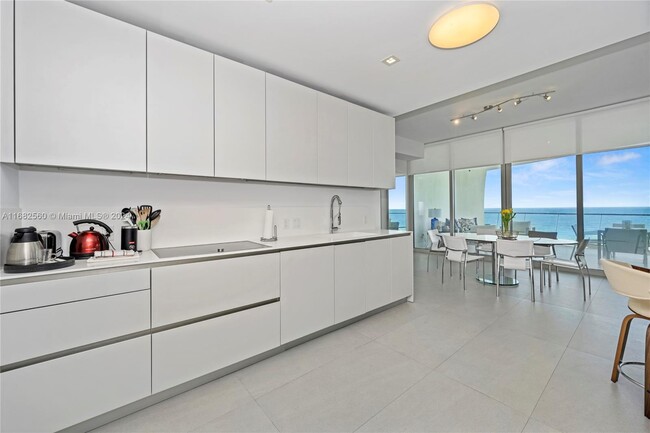 16901 Collins Ave, Unit 602 in Sunny Isles Beach, FL - Building Photo - Building Photo