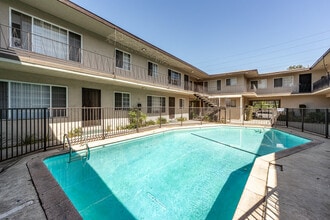 1822 W. El Segundo Blvd. in Gardena, CA - Building Photo - Building Photo