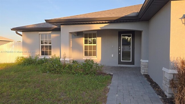 2817 NW 21st Ave in Cape Coral, FL - Building Photo - Building Photo