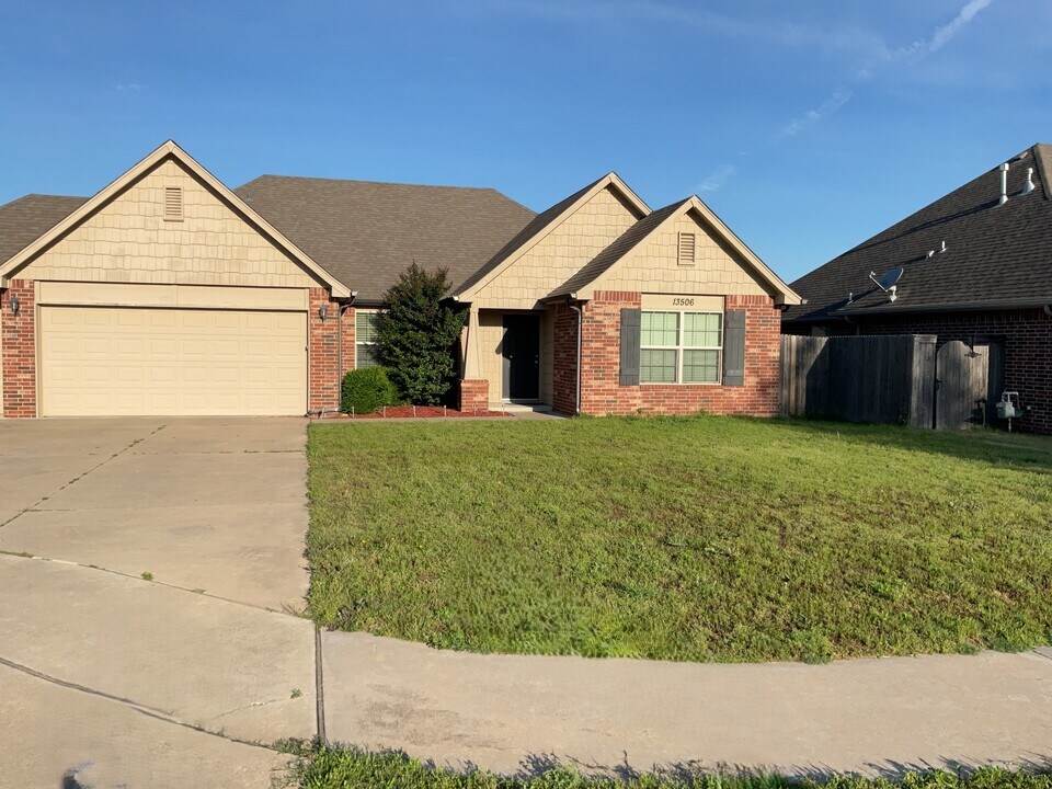 13506 S Nyssa Pl in Glenpool, OK - Building Photo
