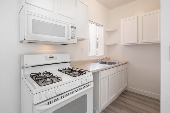 1935 Myrtle Ave. in Long Beach, CA - Foto de edificio - Interior Photo