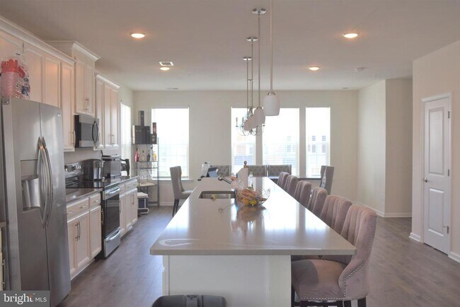 6947 Stoddert Ln in Hyattsville, MD - Building Photo - Building Photo