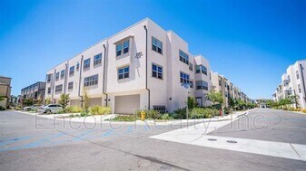5381 Calle Rockfish in San Diego, CA - Building Photo