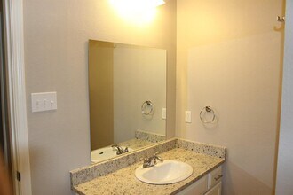 2208 Quiet Wood Dr in Austin, TX - Building Photo - Building Photo