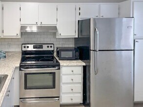 6935 Huntington Ln in Delray Beach, FL - Building Photo - Building Photo
