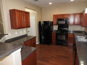 571 New Country Rd in Kyle, TX - Building Photo - Building Photo