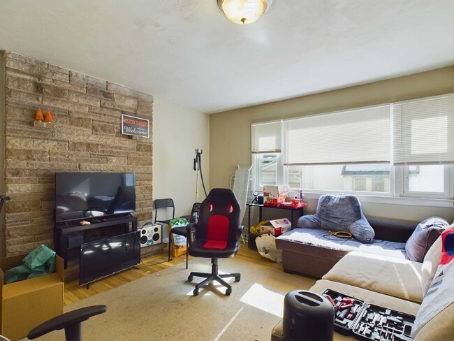 24 Chester St, Unit #1 in Boston, MA - Building Photo - Building Photo