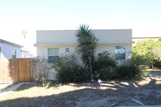 2127 Oak St in Santa Monica, CA - Building Photo - Building Photo