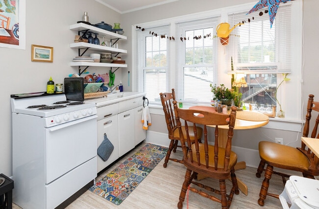 16 Gracelyn Rd, Unit Apt #2