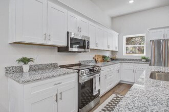 5739 Murray Dr in Hanahan, SC - Building Photo - Building Photo